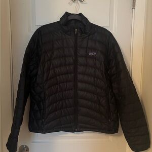 Patagonia women’s size XL black puffer jacket